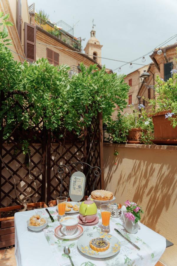 B&B La Finestra Sul Campanile Montecosaro  Extérieur photo